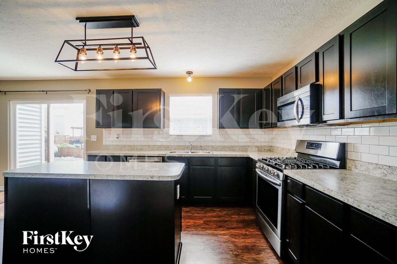 270 Cloverhill Dr - Photo 6 of 15