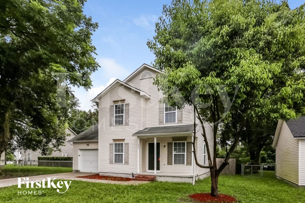 1241 Clock St - Photo 2 of 15