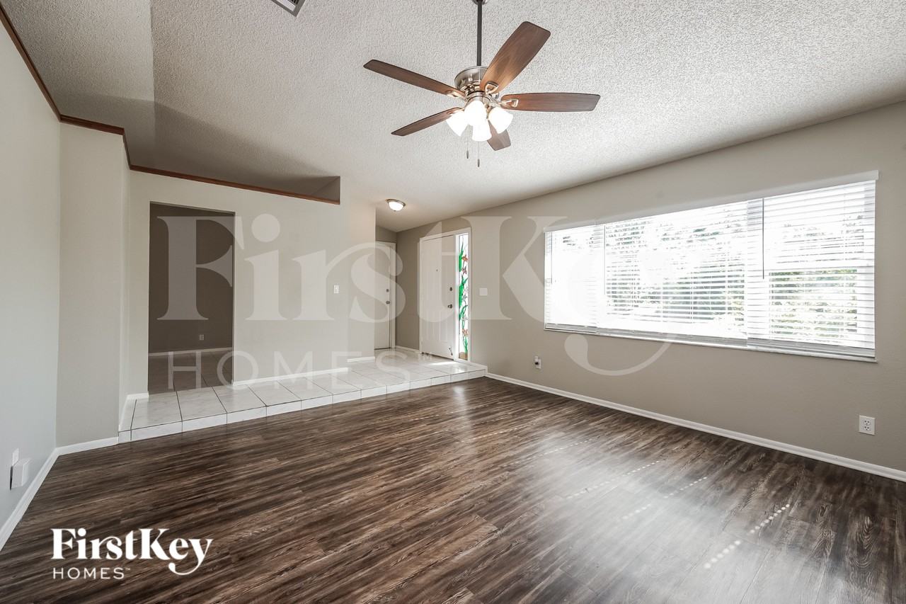 1358 Abalom St - Photo 4 of 16