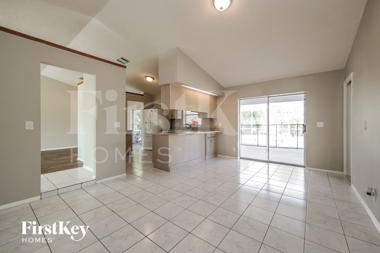 1358 Abalom St - Photo 5 of 16