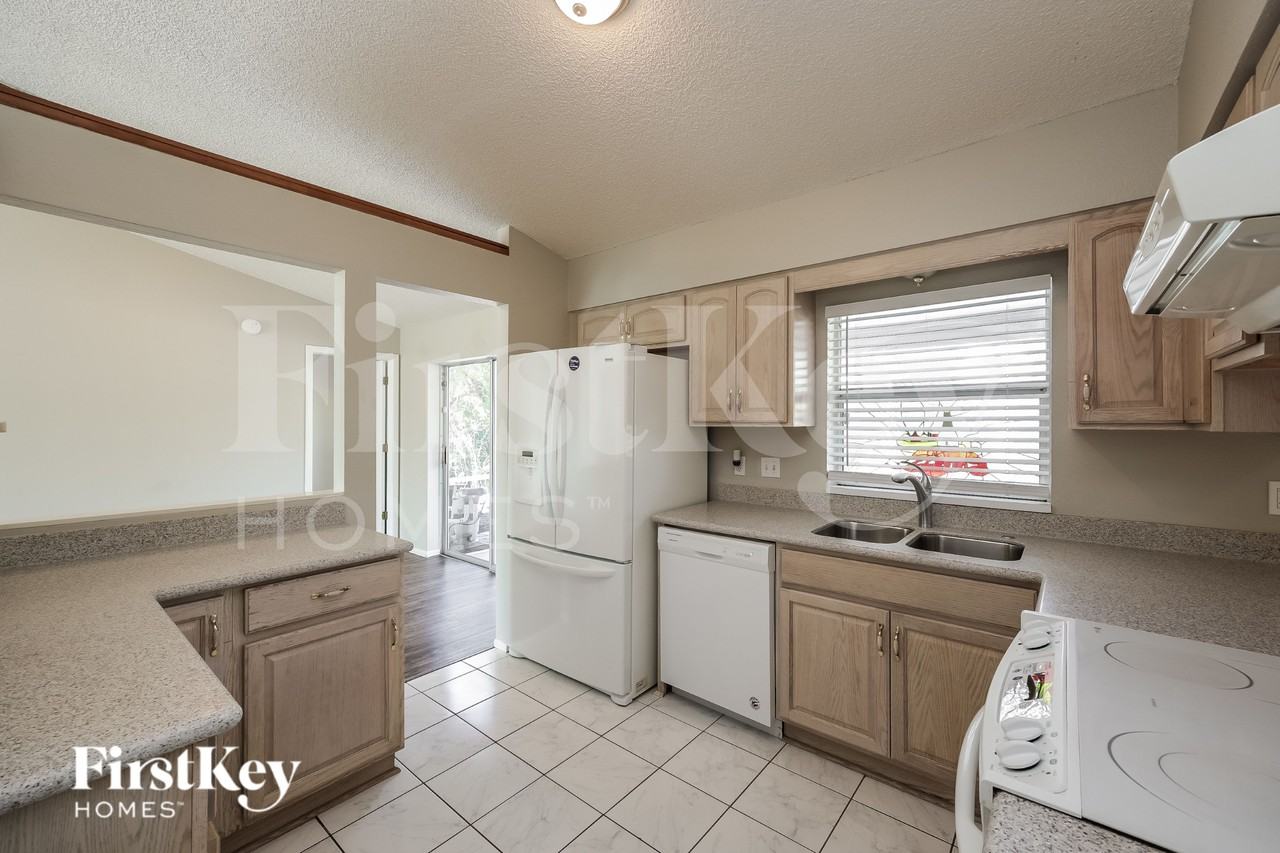 1358 Abalom St - Photo 6 of 16