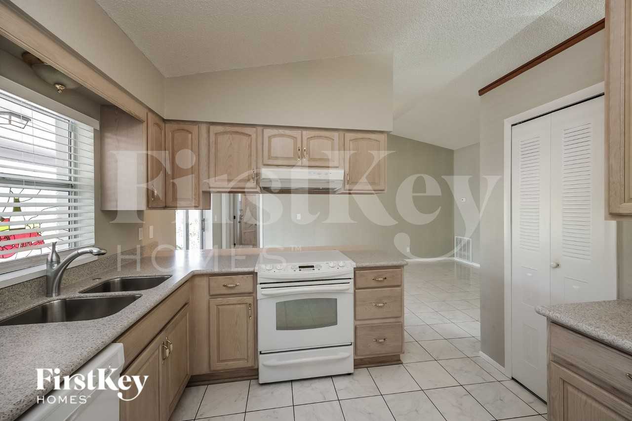 1358 Abalom St - Photo 7 of 16