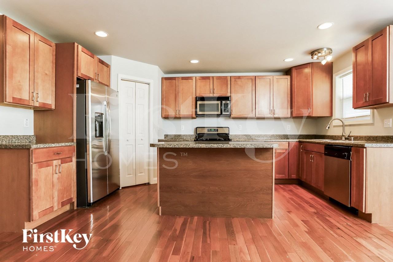 207 Lithia Ave - Photo 6 of 15