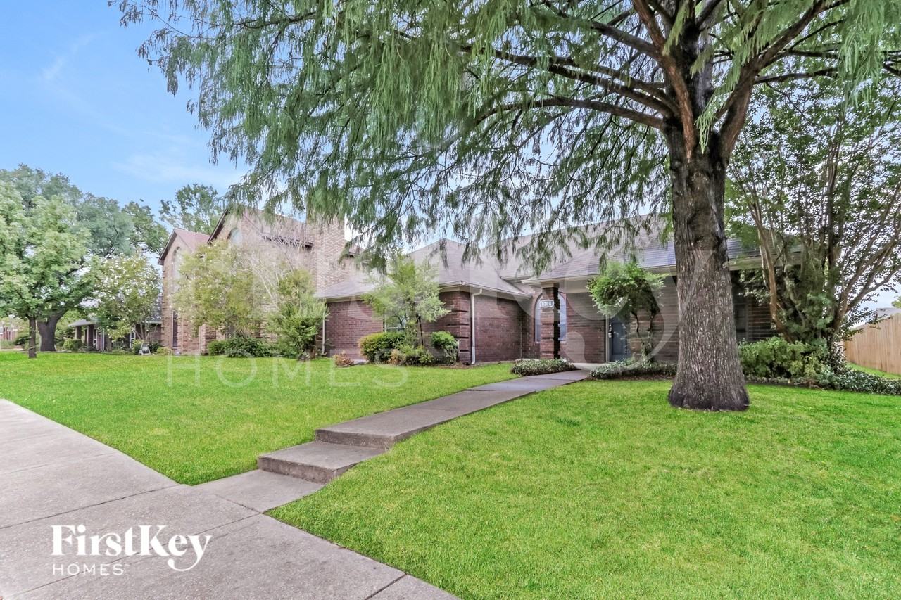 1008 Micarta Dr - Photo 2 of 16