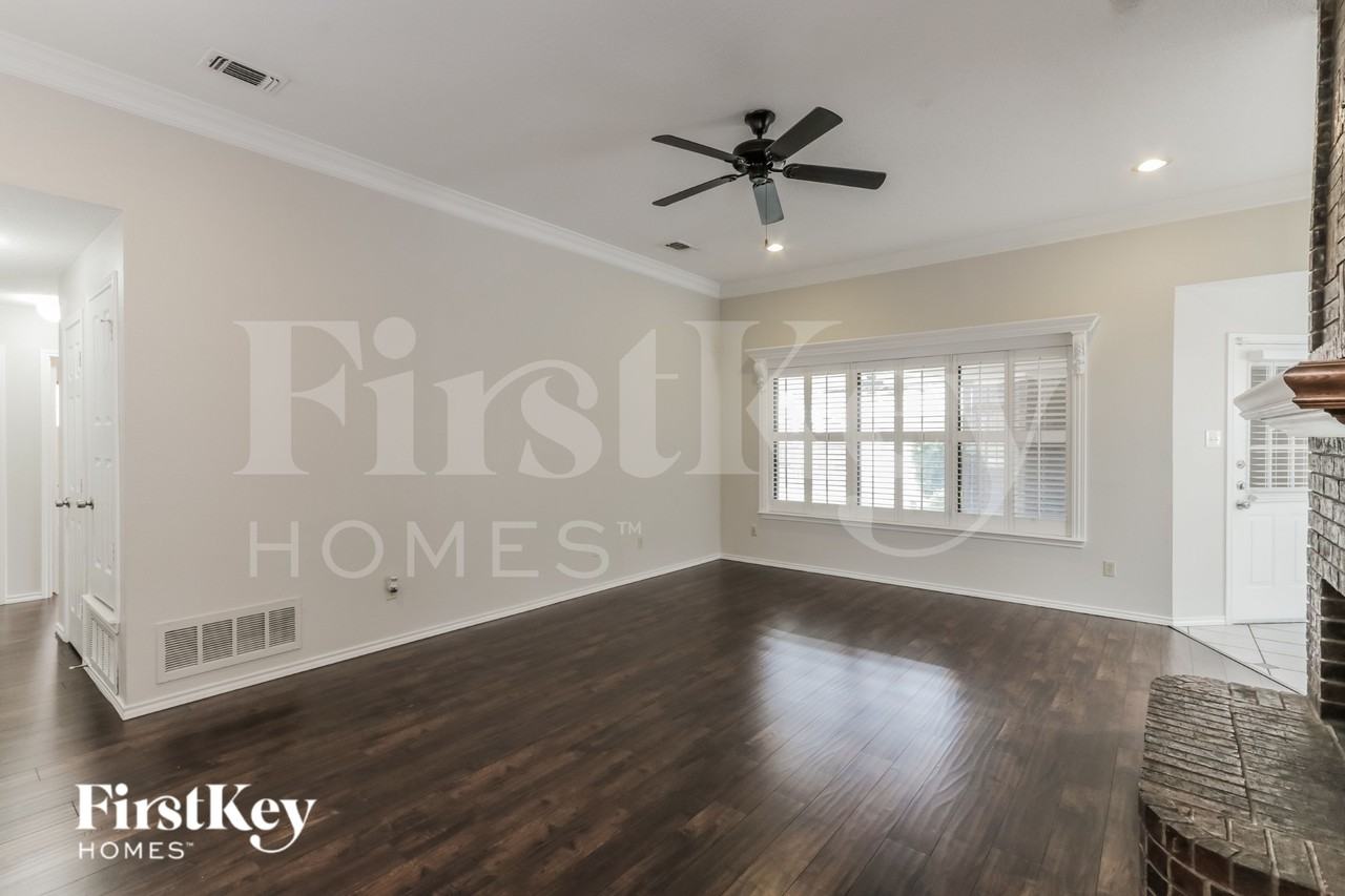 1008 Micarta Dr - Photo 4 of 16