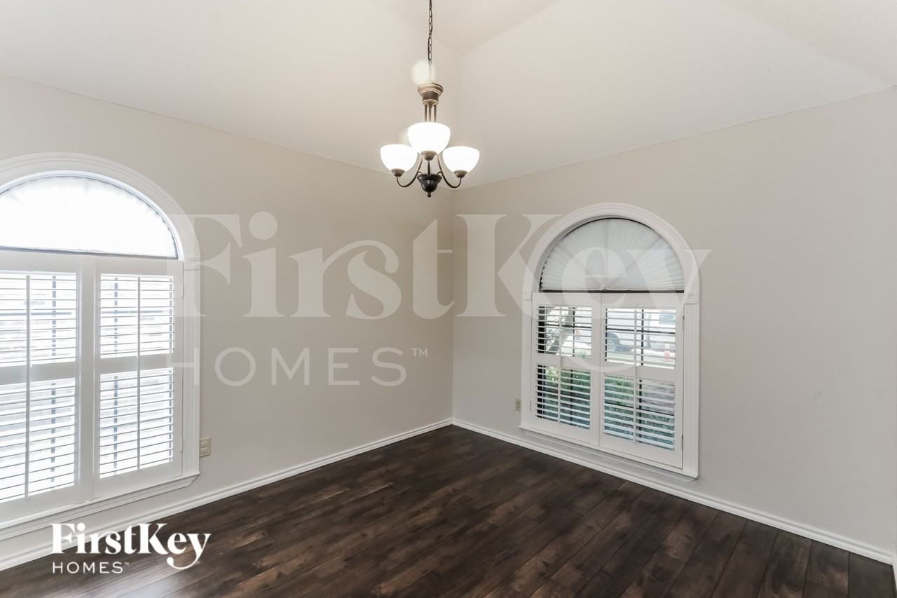 1008 Micarta Dr - Photo 5 of 16