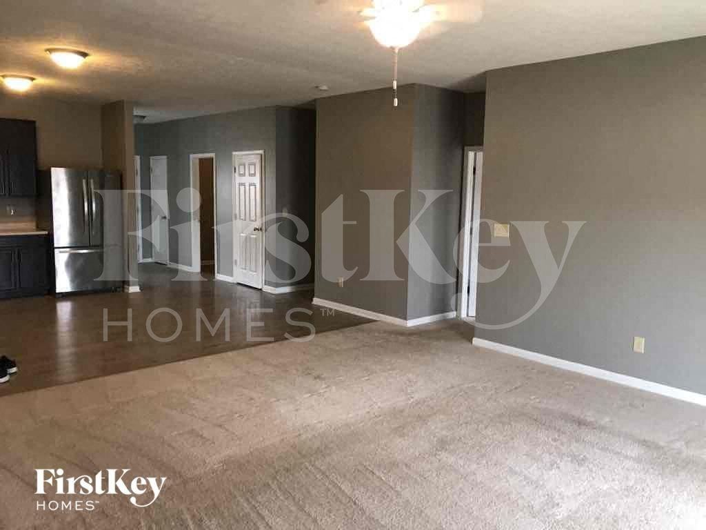 562 Farnham Dr - Photo 3 of 12