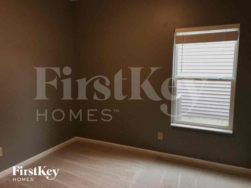 562 Farnham Dr - Photo 5 of 12