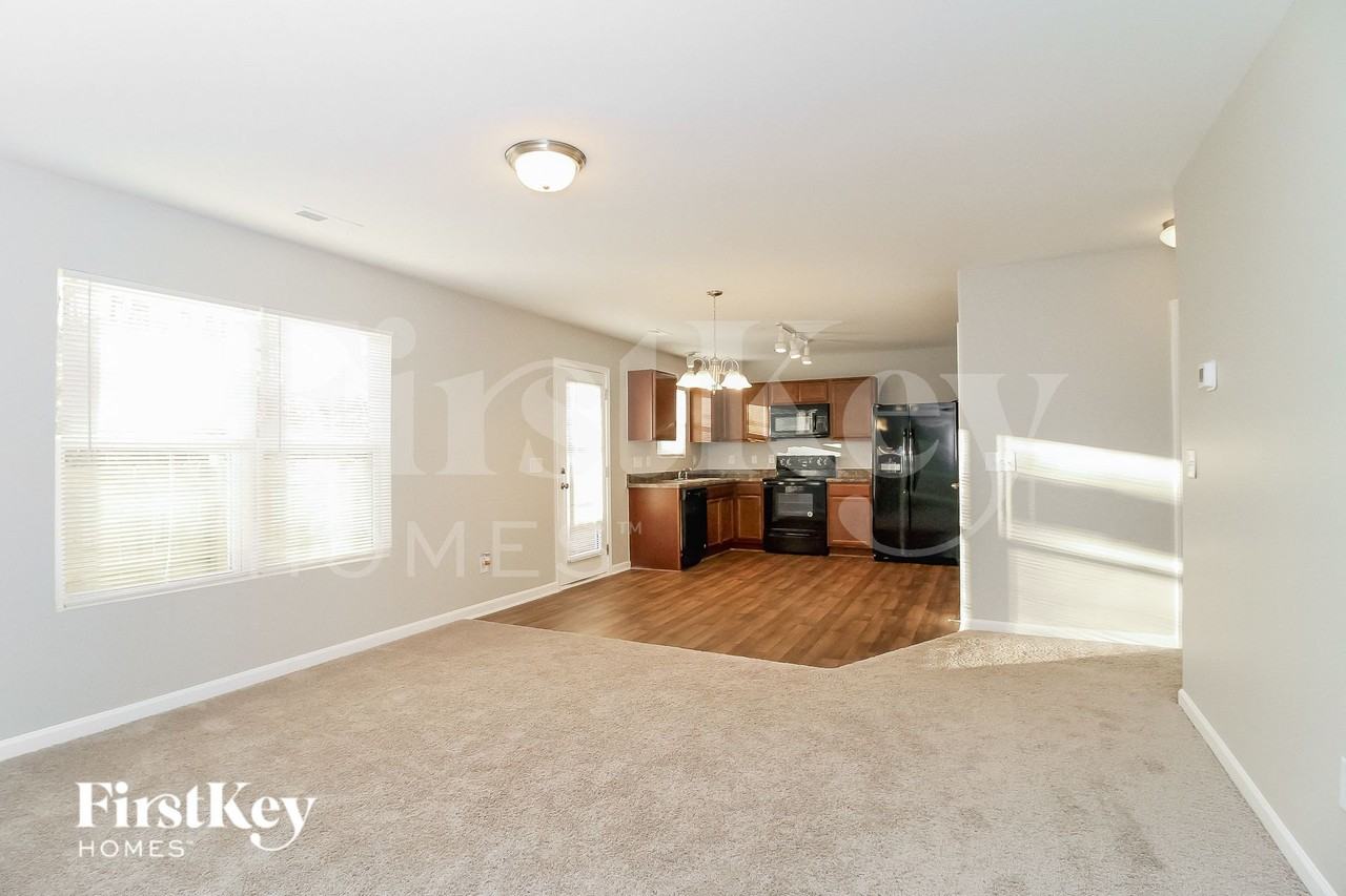 231 Creekstone Ct - Photo 4 of 15