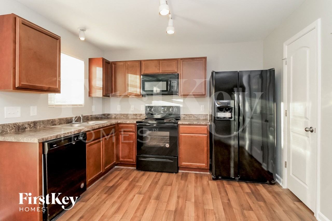 231 Creekstone Ct - Photo 5 of 15