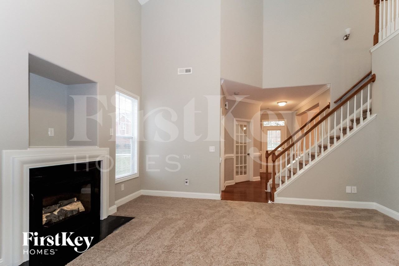 112 Waverly St - Photo 5 of 18