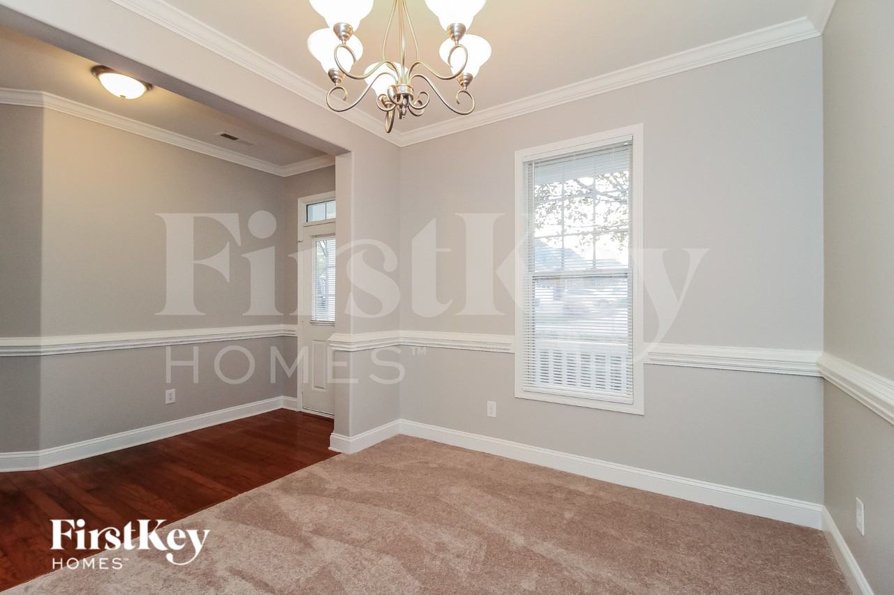 112 Waverly St - Photo 6 of 18