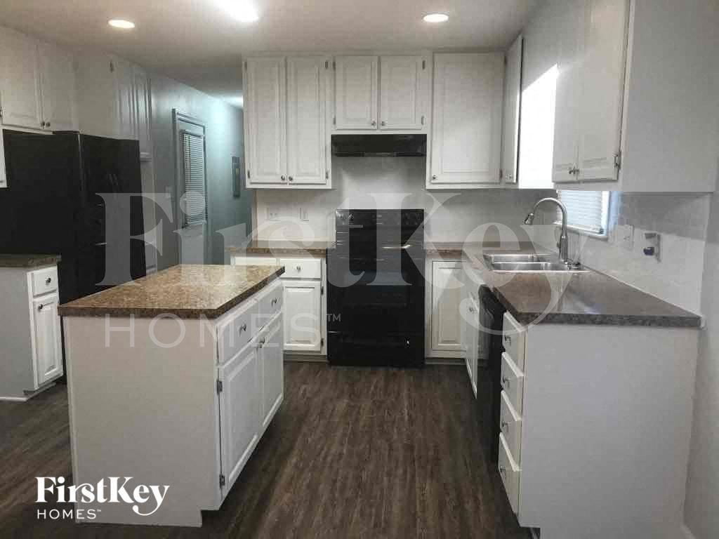 3801 Blairwood St - Photo 2 of 8