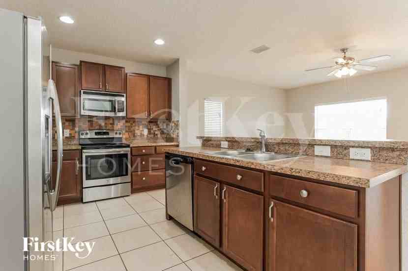 3512 Cayugas Loop - Photo 6 of 15