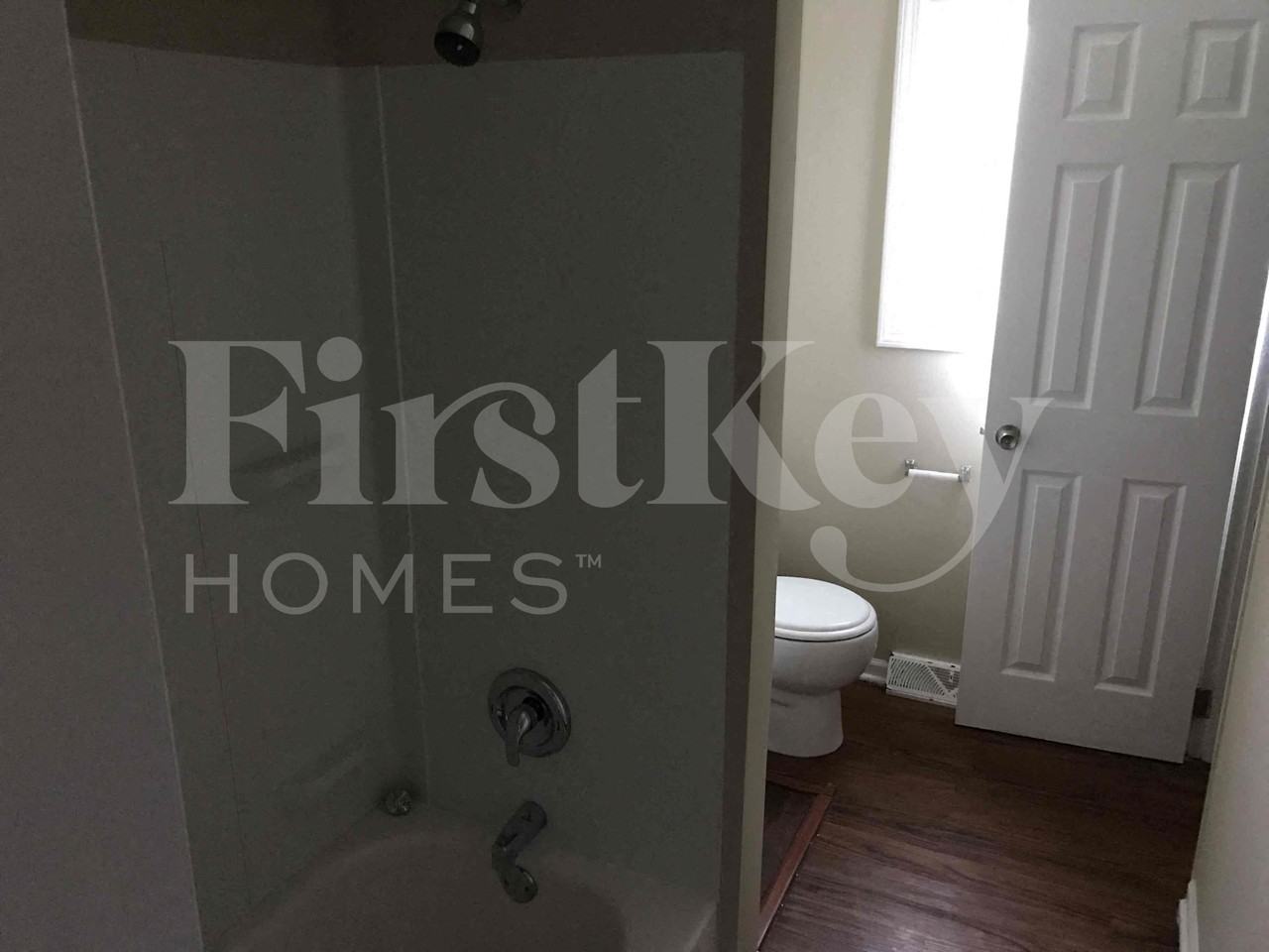 955 Lorraine Ave - Photo 5 of 10