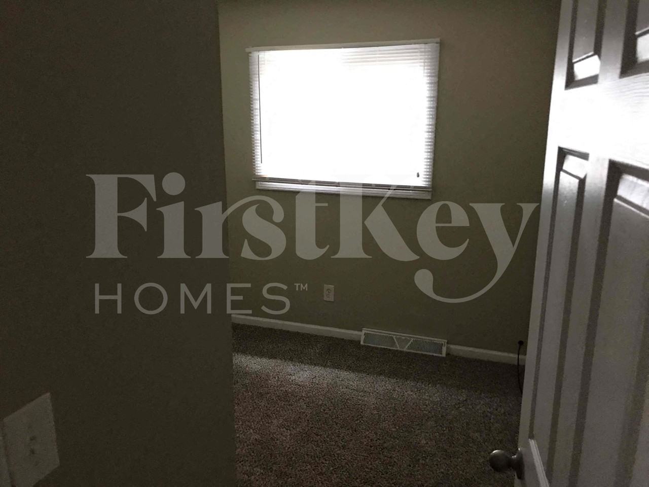 955 Lorraine Ave - Photo 6 of 10