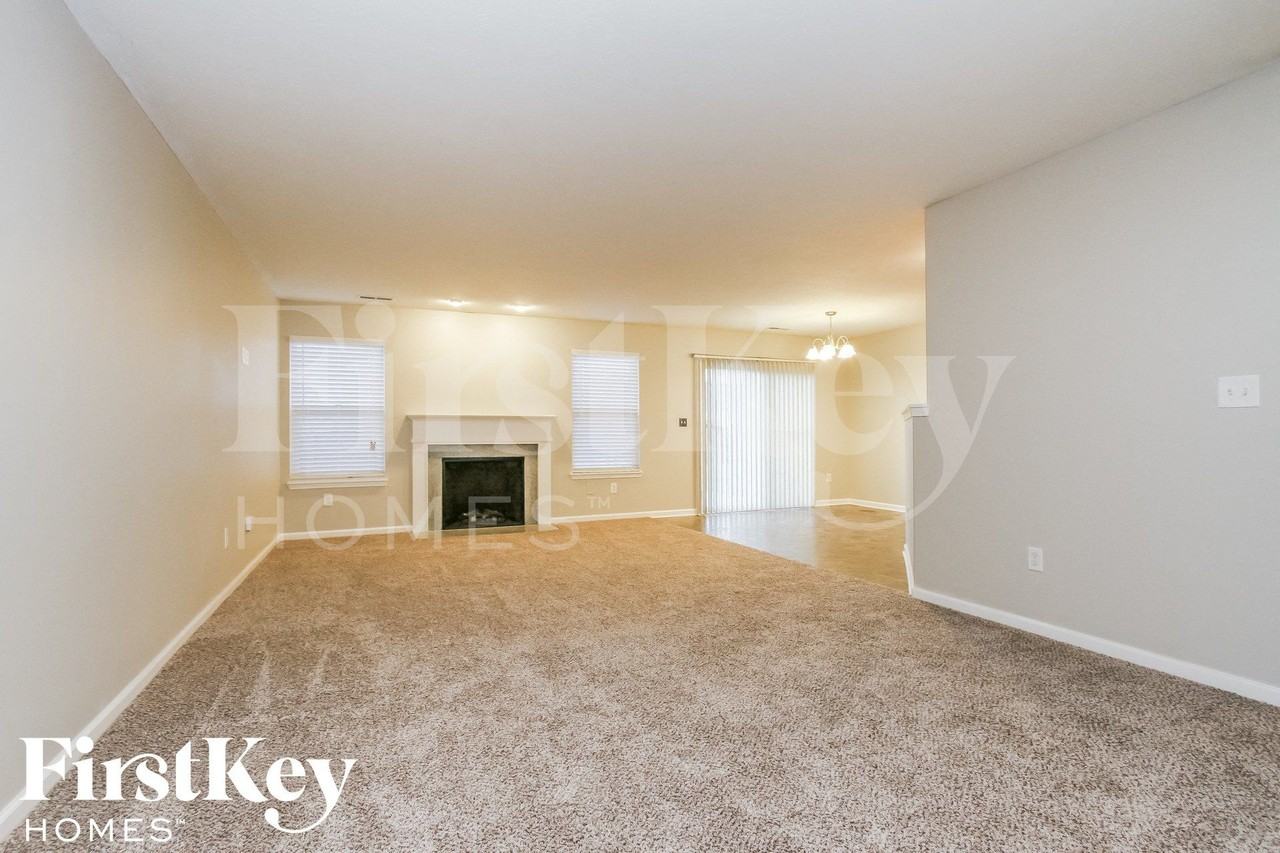 8126 Oakley Ln - Photo 2 of 15