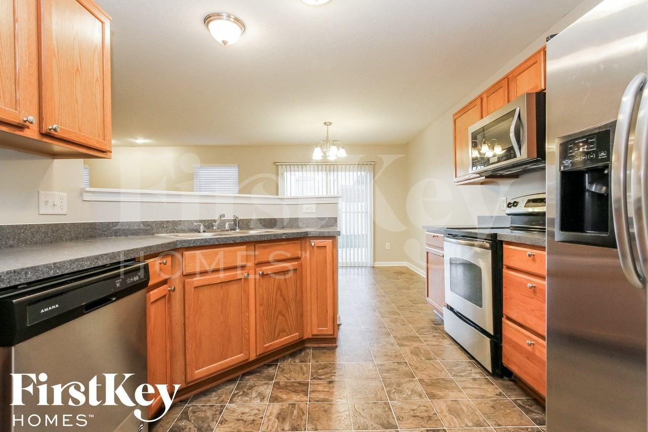 8126 Oakley Ln - Photo 6 of 15