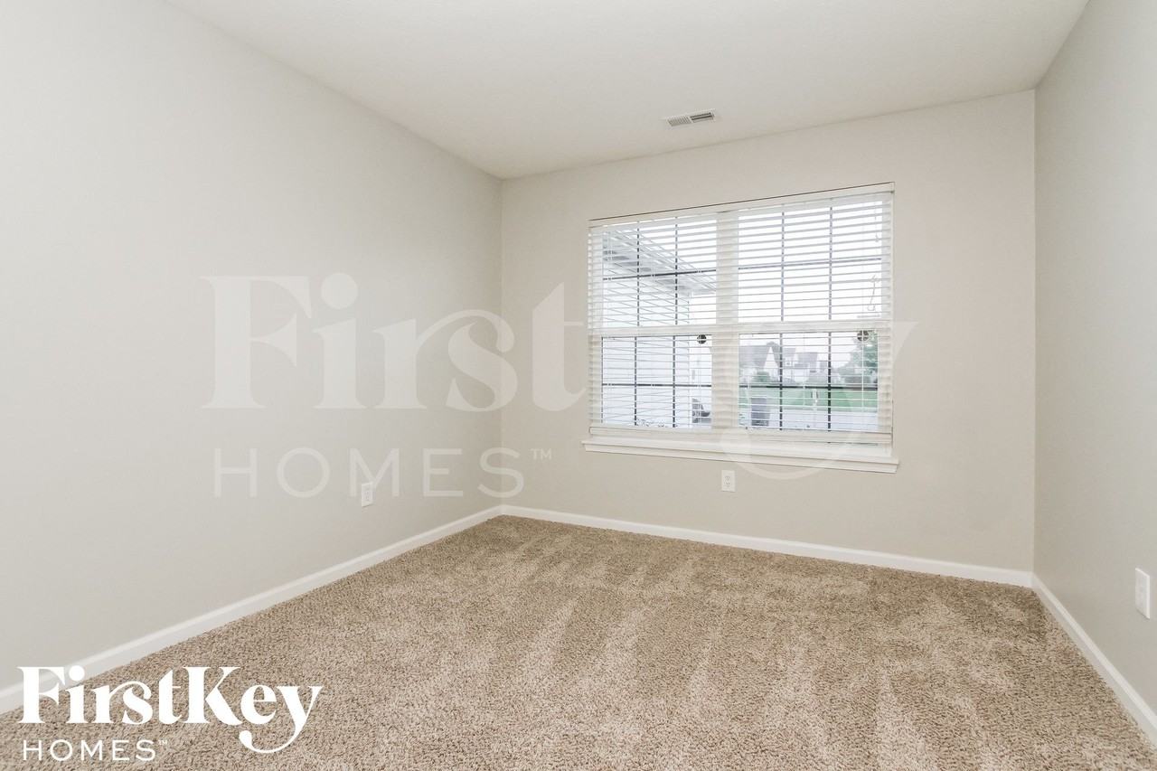 8126 Oakley Ln - Photo 7 of 15