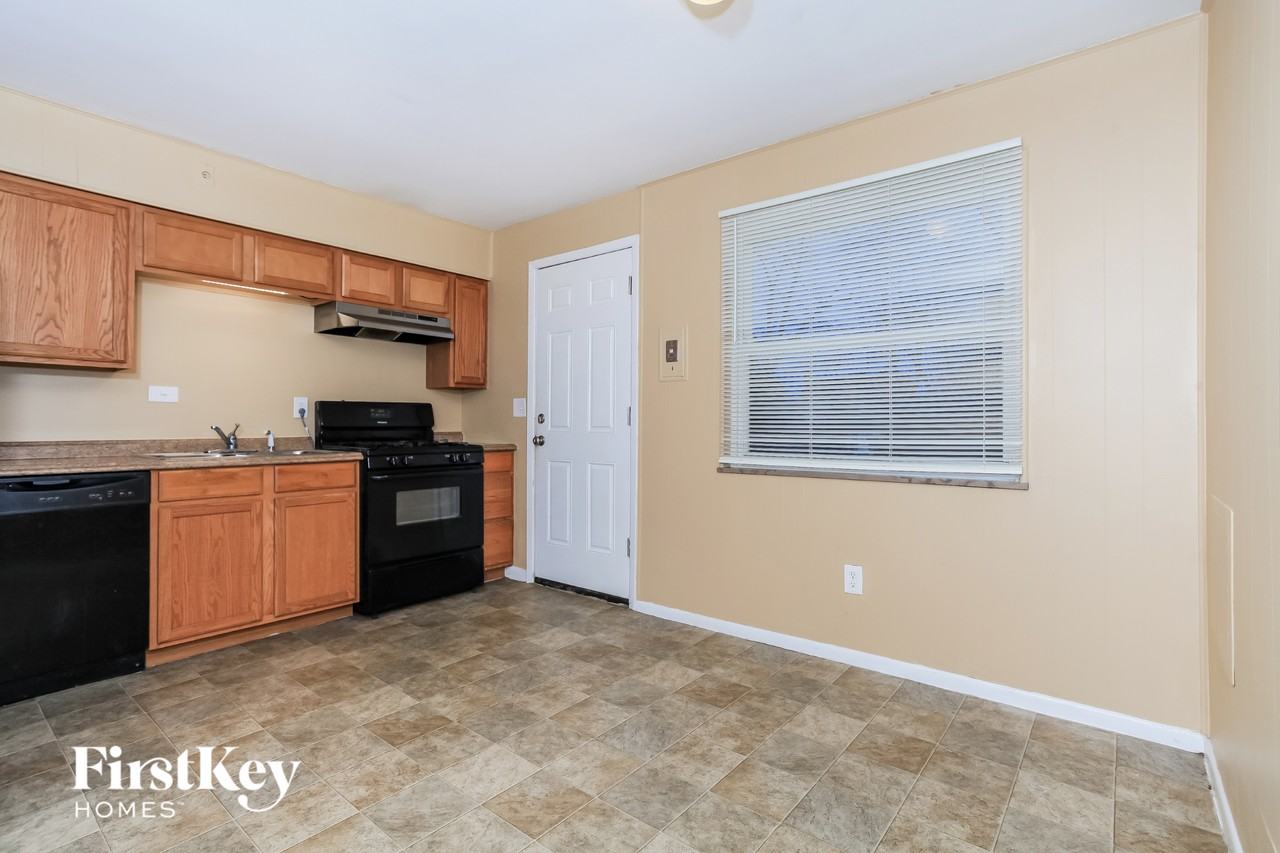 714 Ivyhill Dr - Photo 3 of 13