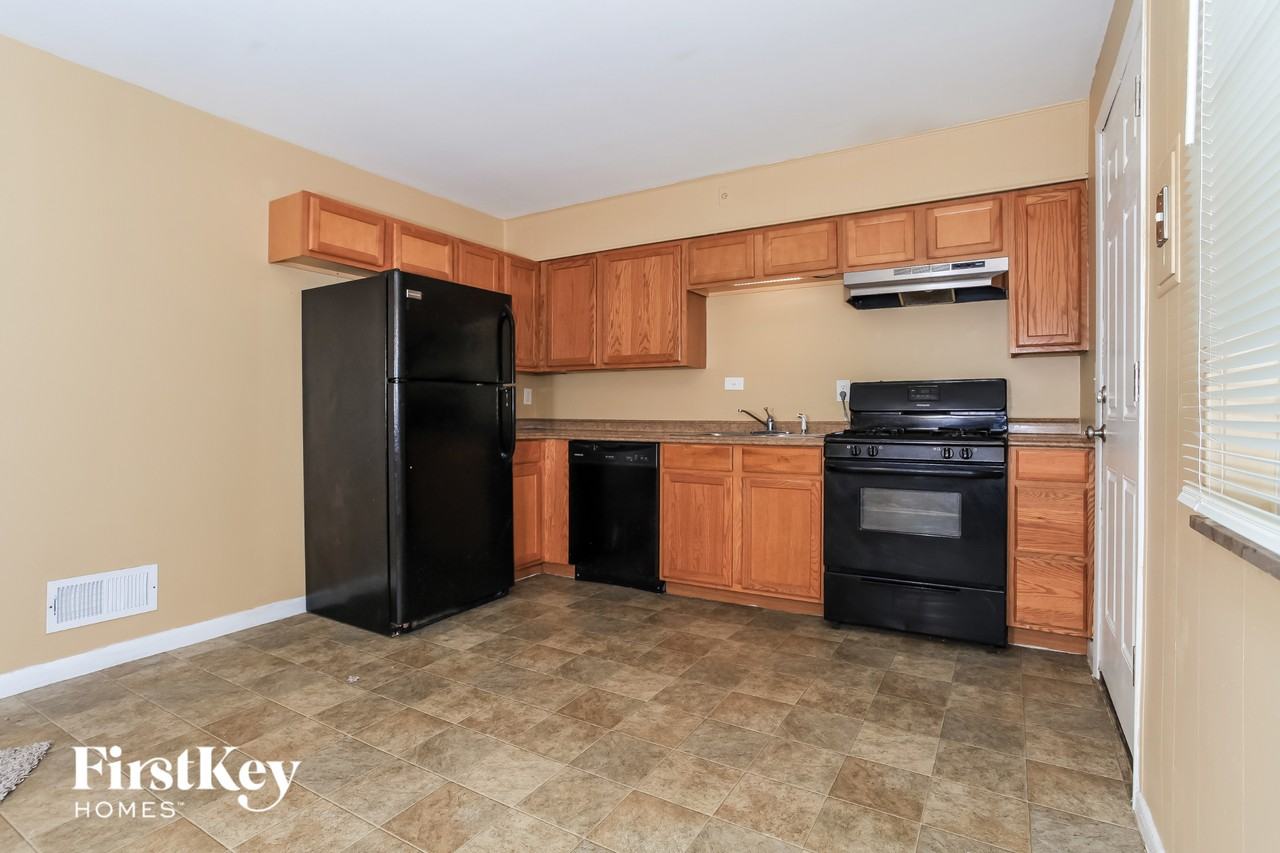 714 Ivyhill Dr - Photo 4 of 13