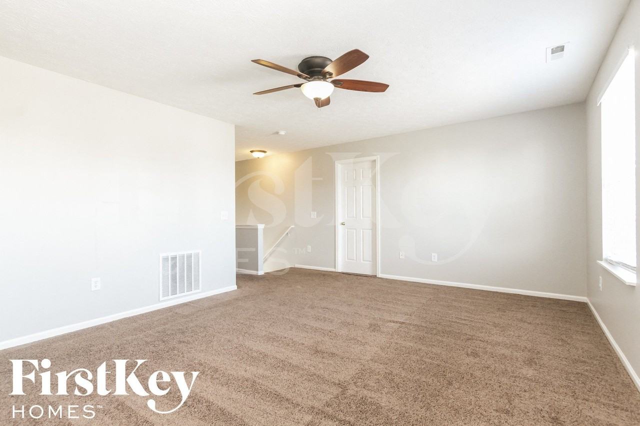 7038 Lancaster Ln - Photo 3 of 14