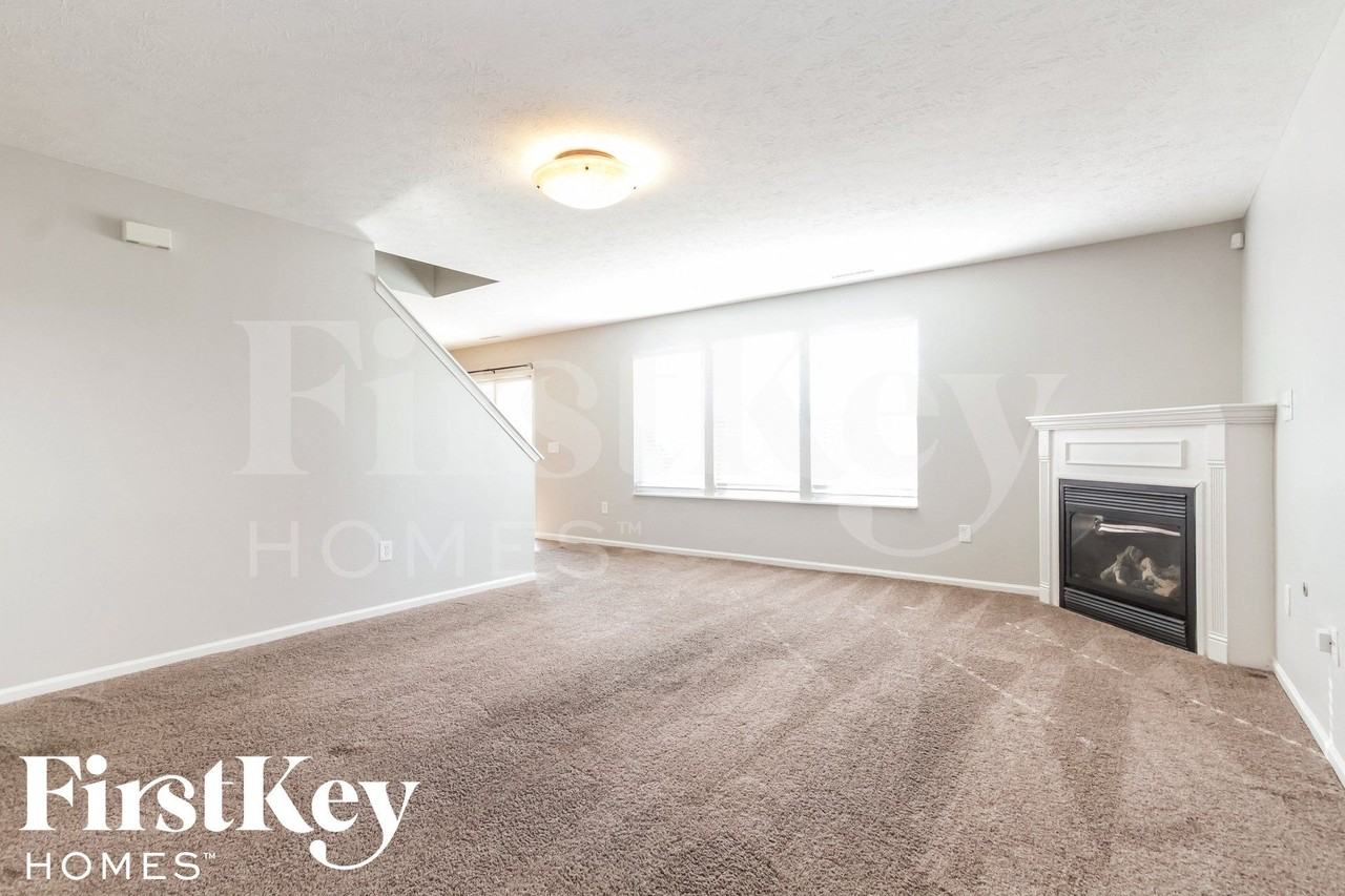 7038 Lancaster Ln - Photo 4 of 14