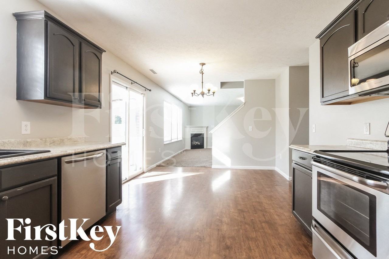 7038 Lancaster Ln - Photo 7 of 14