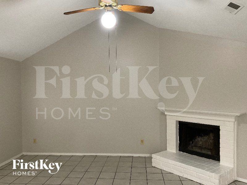 5812 Ashridge Pl - Photo 2 of 12