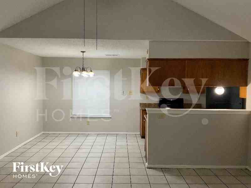 5812 Ashridge Pl - Photo 3 of 12