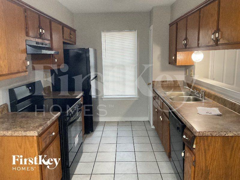 5812 Ashridge Pl - Photo 6 of 12