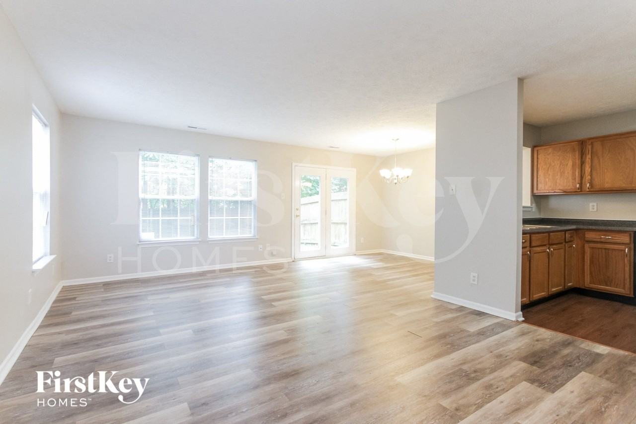 5110 Stanhope Ln - Photo 2 of 14