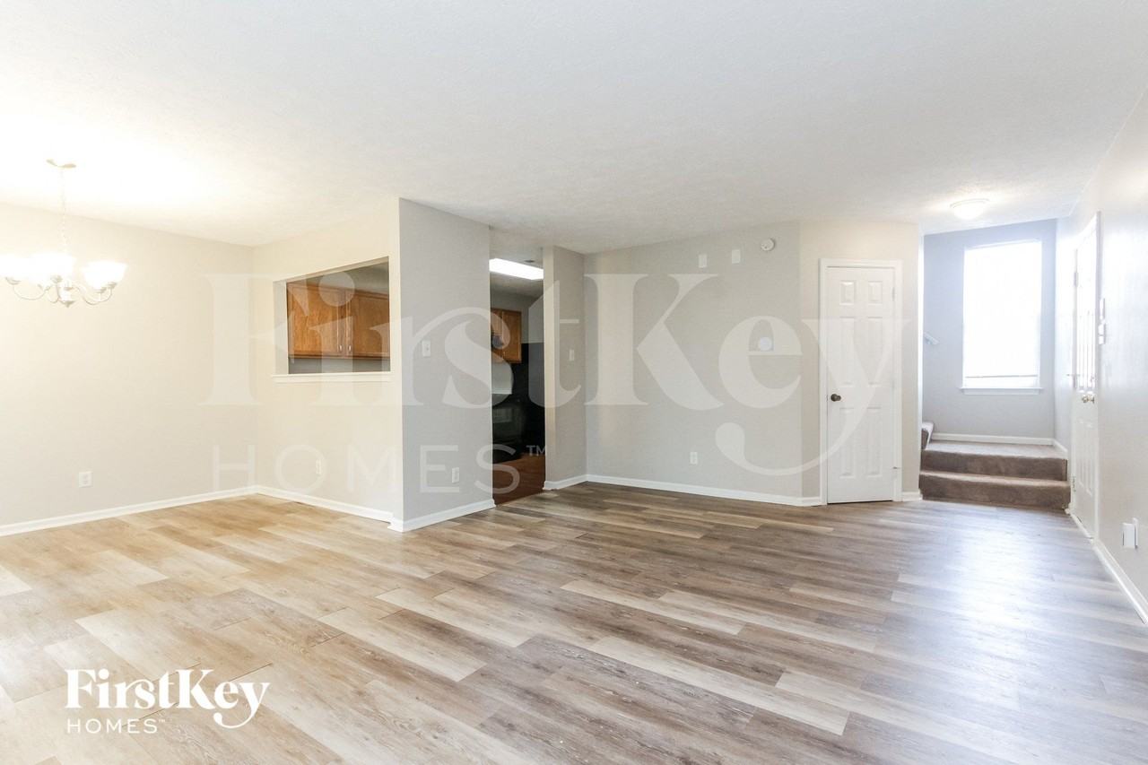 5110 Stanhope Ln - Photo 3 of 14