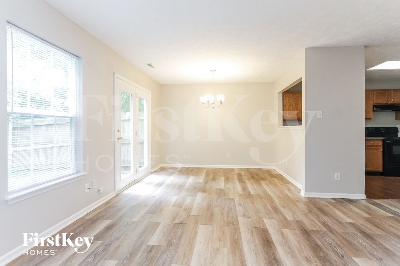 5110 Stanhope Ln - Photo 4 of 14