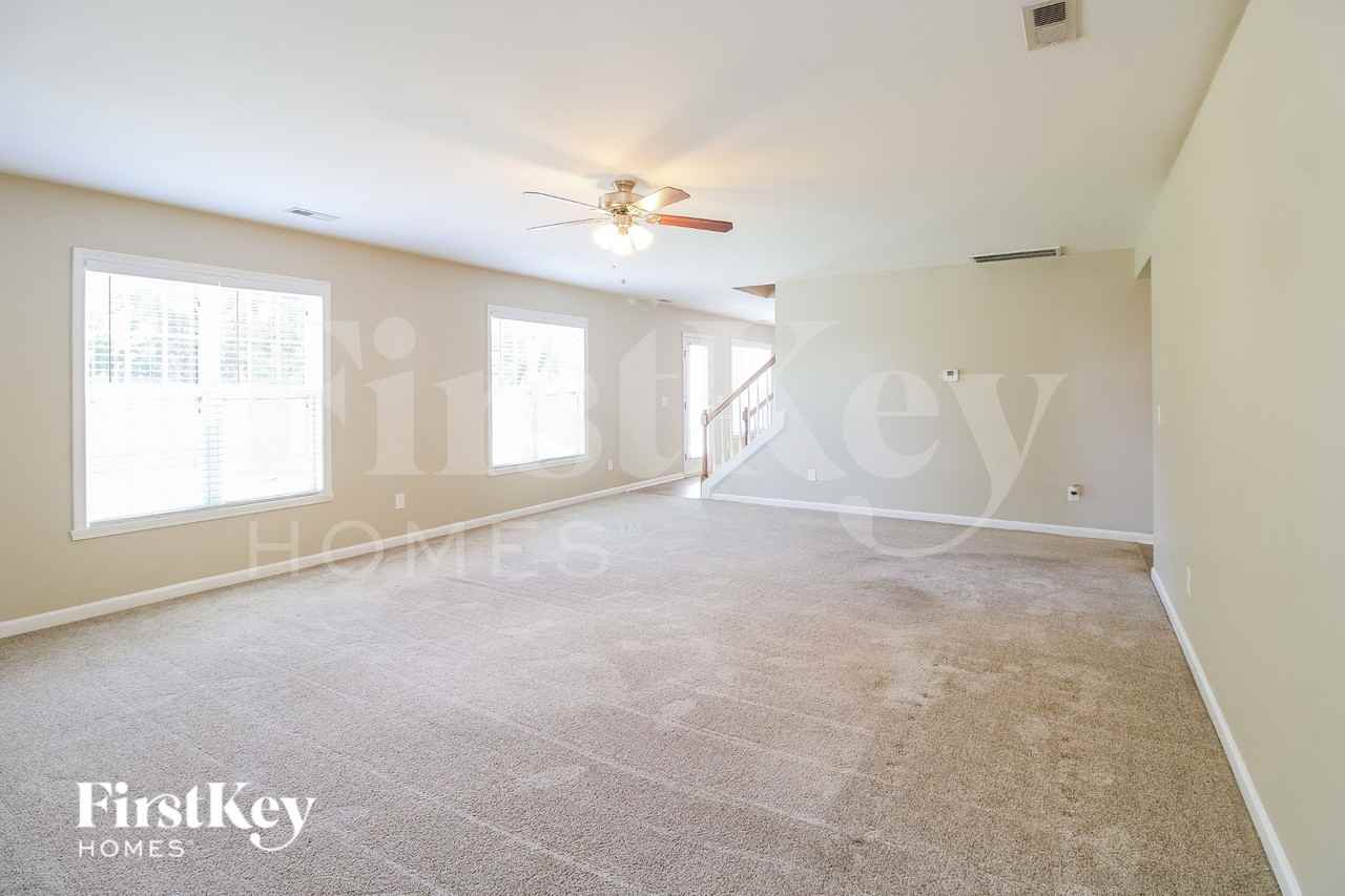 4621 River Gate Dr - Photo 3 of 15