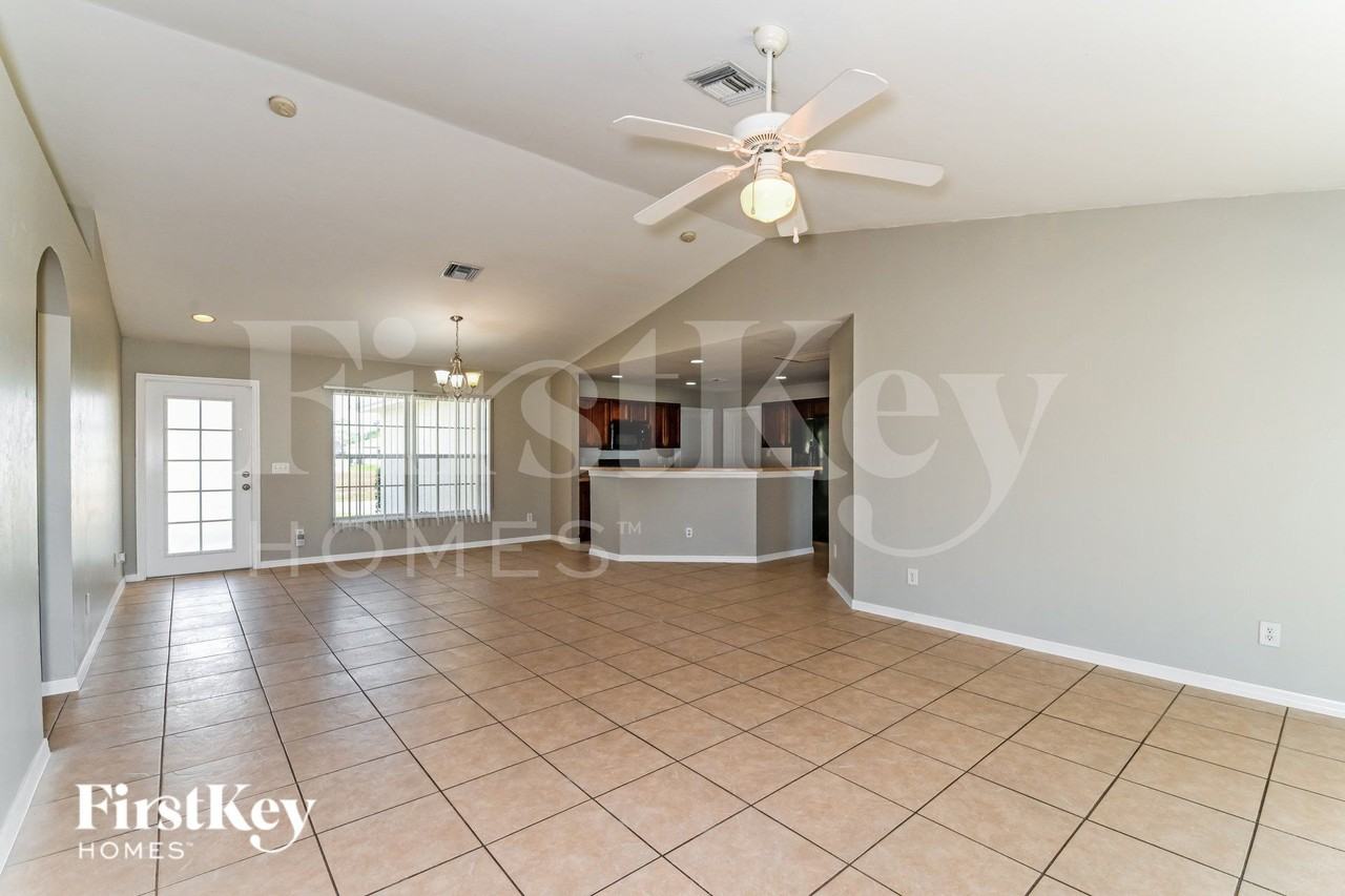 3926 Ne 22nd Pl - Photo 2 of 16