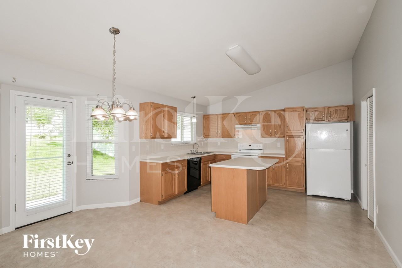 3891 Cambridge Crossing Dr - Photo 5 of 16