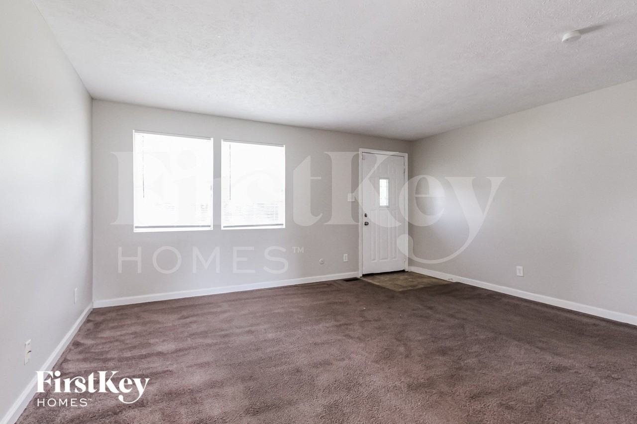 10245 Nassau Ln - Photo 3 of 15