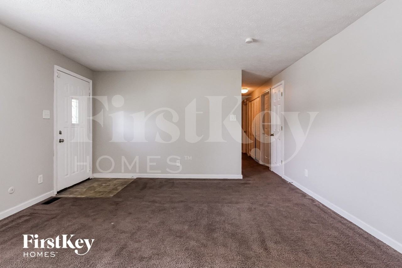 10245 Nassau Ln - Photo 4 of 15