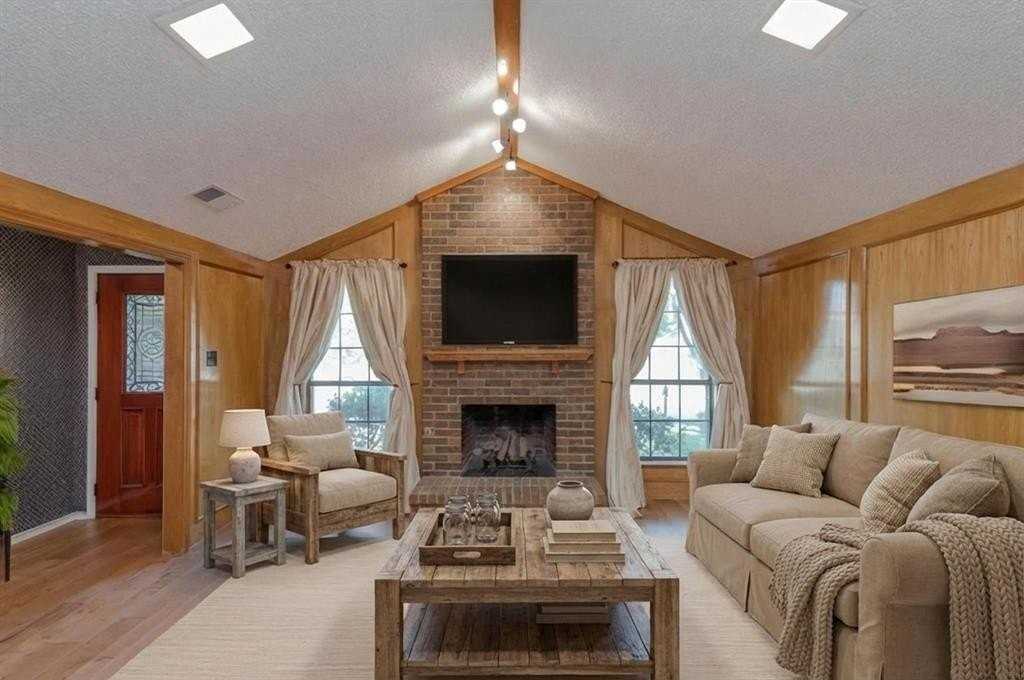 1106 Derby Run - Photo 3 of 35