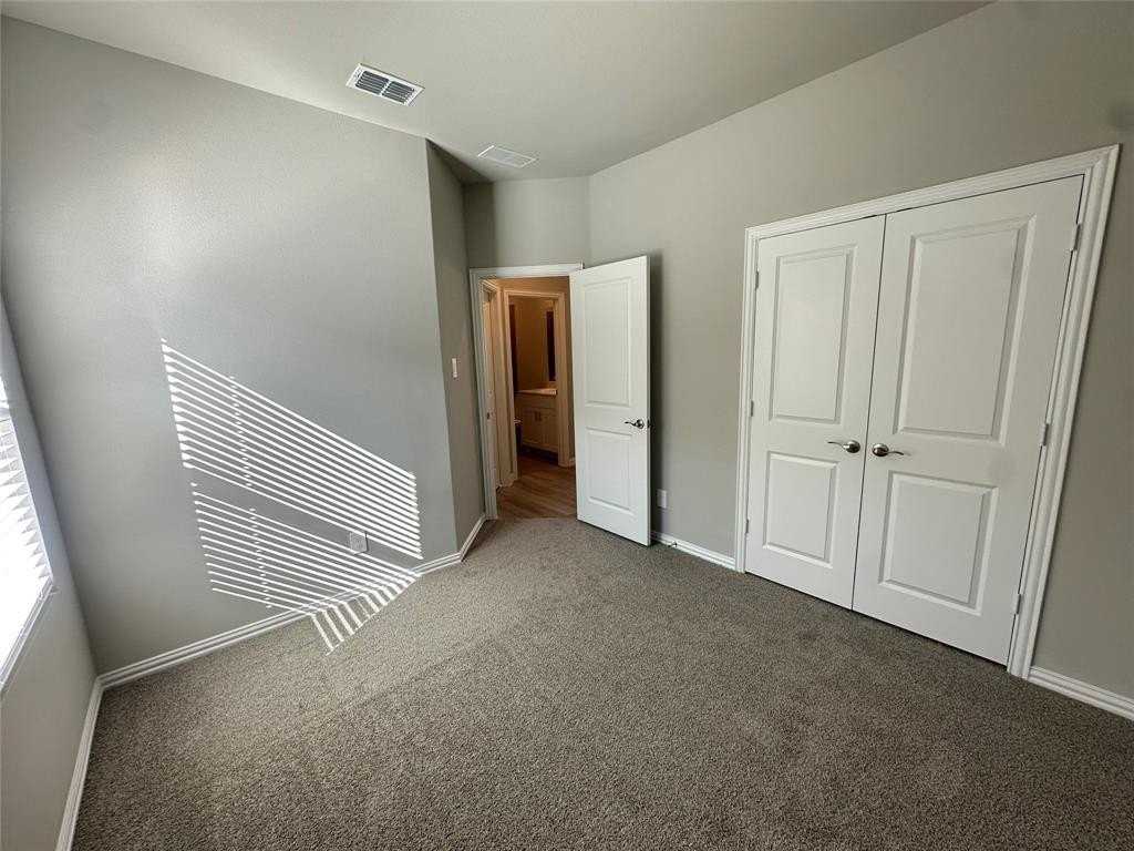 904 Rosemary Hill Dr - Photo 4 of 21