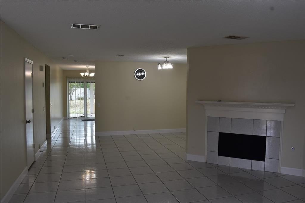 7018 Bridlewood Dr - Photo 4 of 22