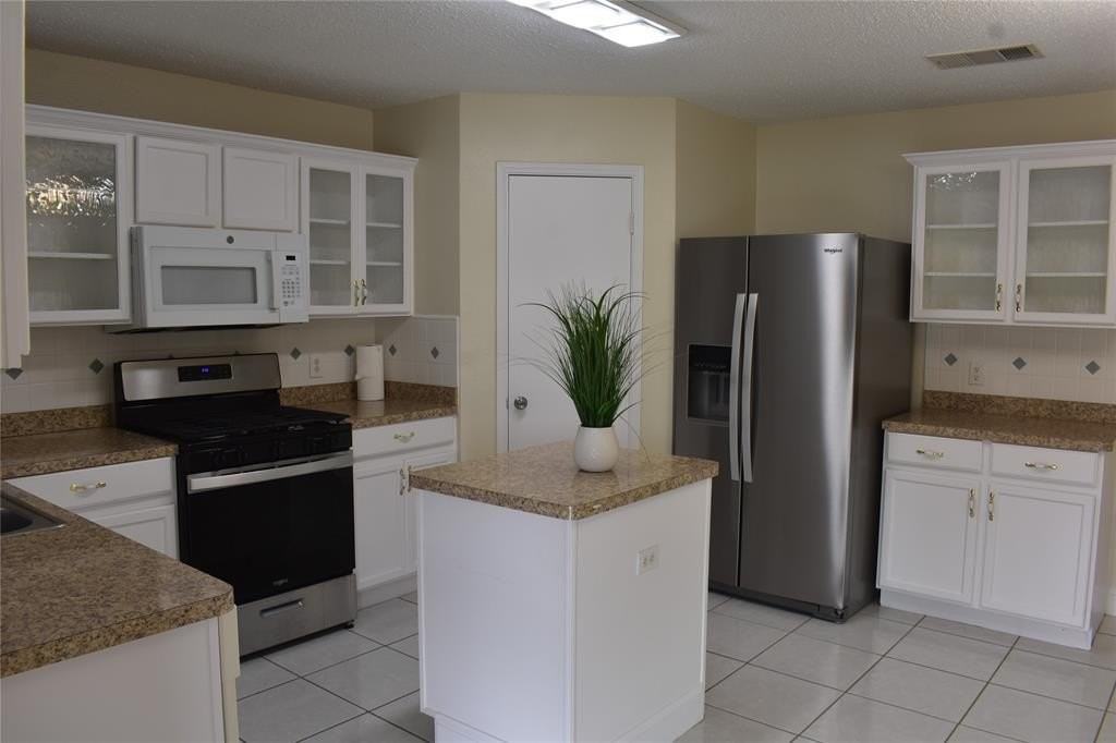 7018 Bridlewood Dr - Photo 6 of 22