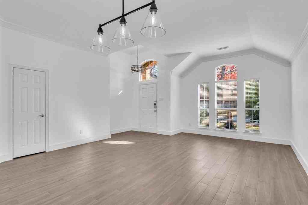 4024 Mattise Dr - Photo 3 of 15