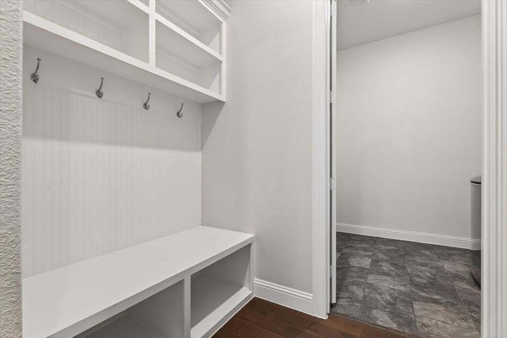 4825 Secluded Ct - Photo 7 of 39