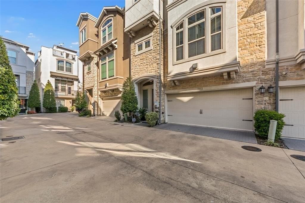 762 Lacey Oaks Pl - Photo 3 of 35