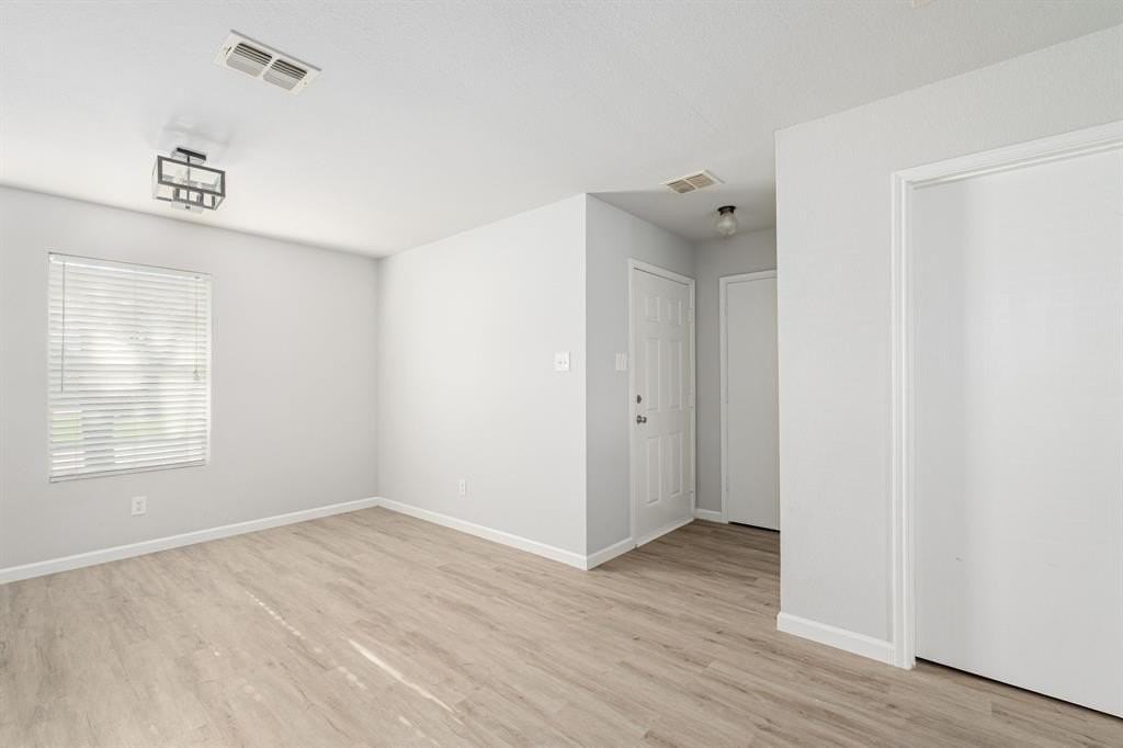 2505 Thousand Oaks Dr - Photo 5 of 25