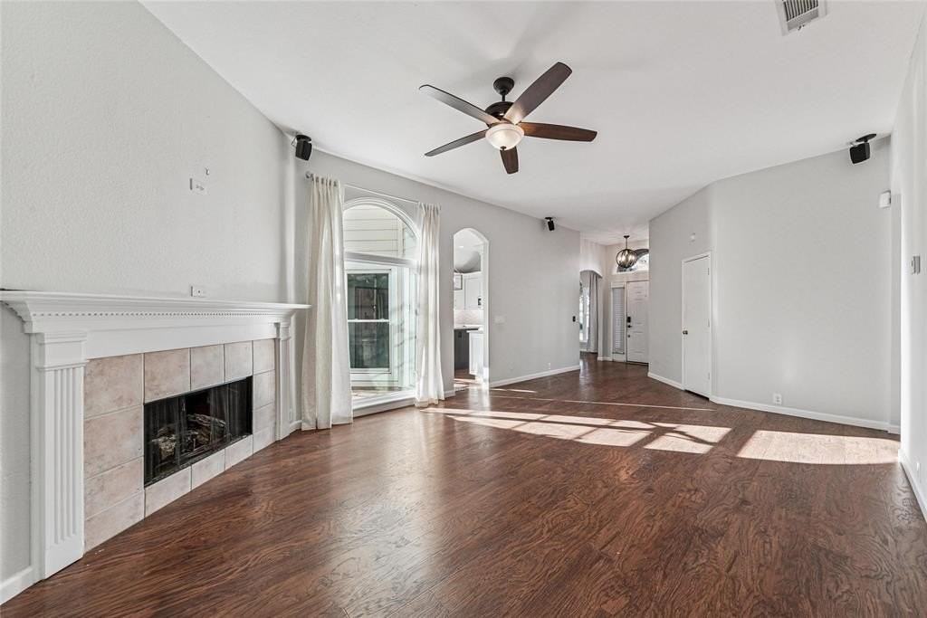 7108 Chateau Dr - Photo 4 of 24