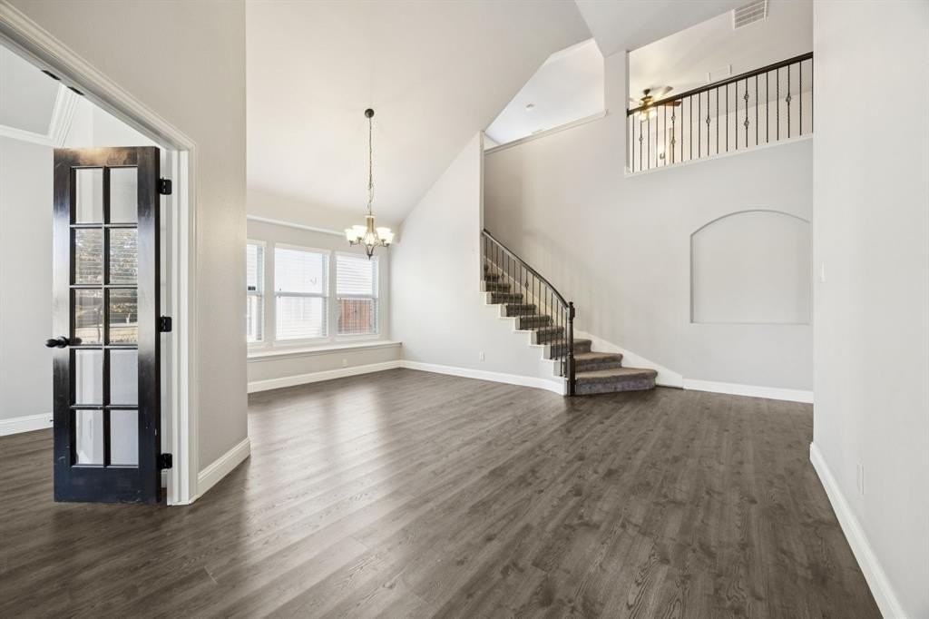 317 Hawks Dr - Photo 3 of 25