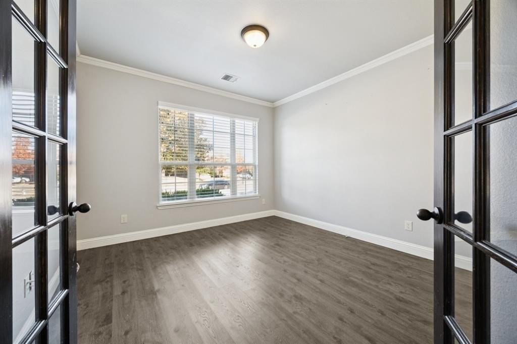 317 Hawks Dr - Photo 4 of 25